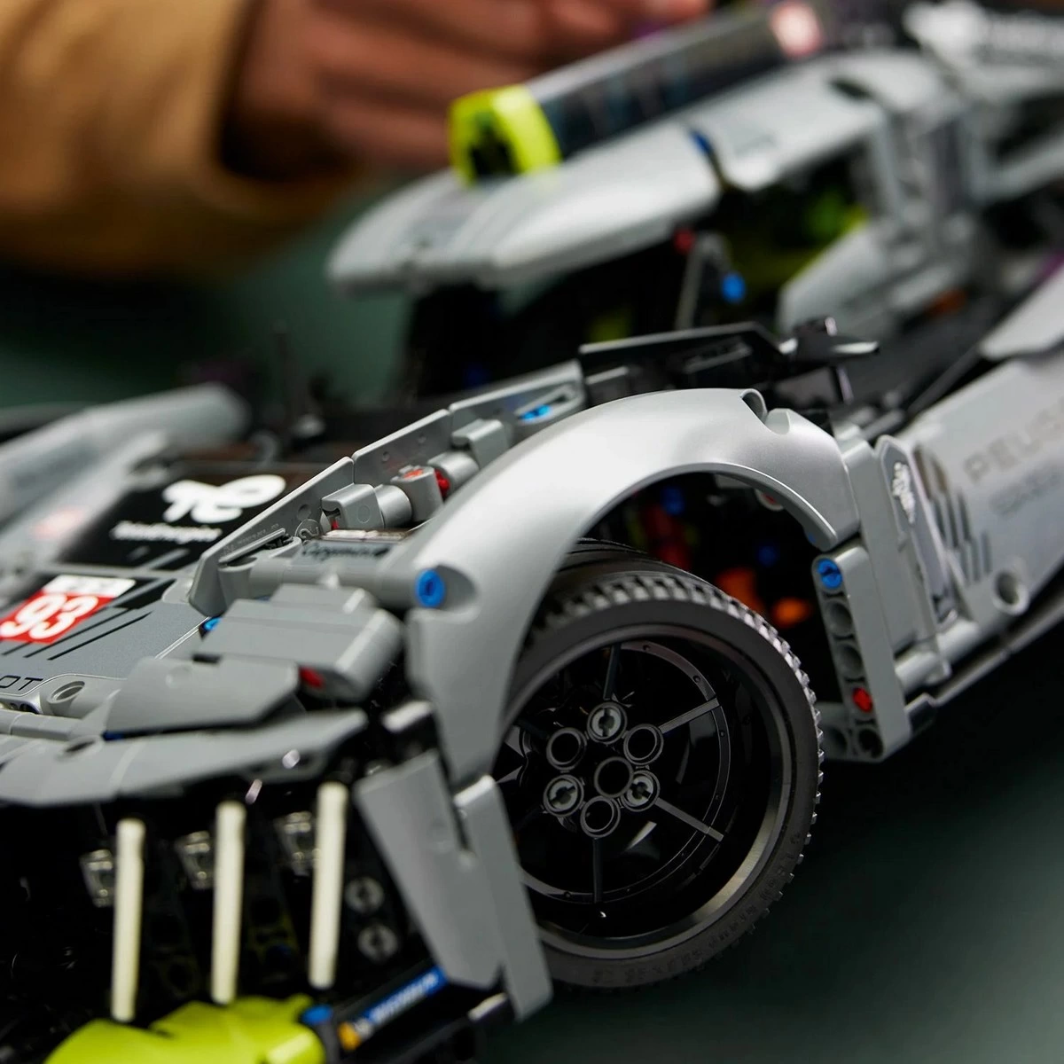 LEGO Technic PEUGEOT 9X8 24H Le Mans Hybrid Hypercar Koleksiyonluk Model Lego Seti